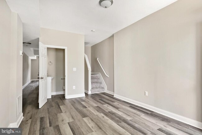 Building Photo - 207 S Loudon Ave