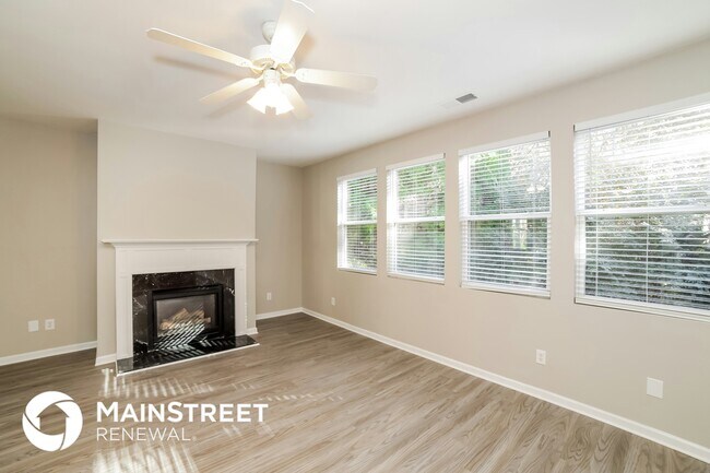 Foto del edificio - 6246 Waverly Ln