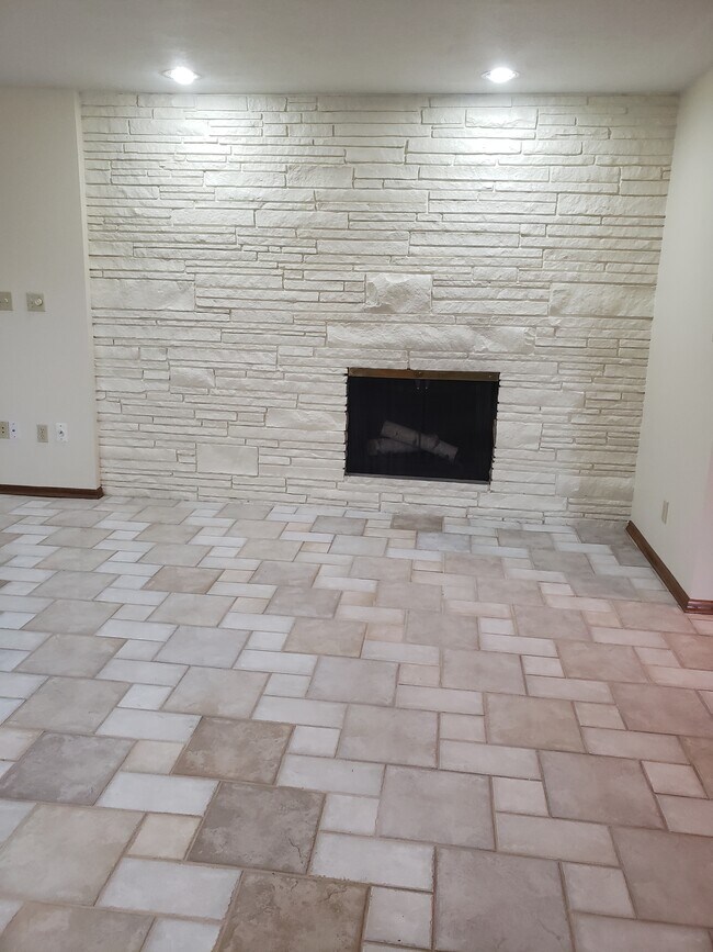 Foto del edificio - 1727 E Pinecrest Rd