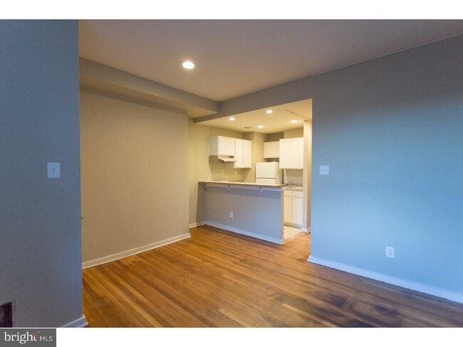 Building Photo - 413 S 11th St