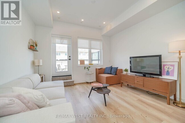 Photo du bâtiment - 3686-3686 St Clair Ave E