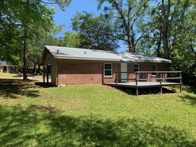 Building Photo - 6455 Waverly Dr N