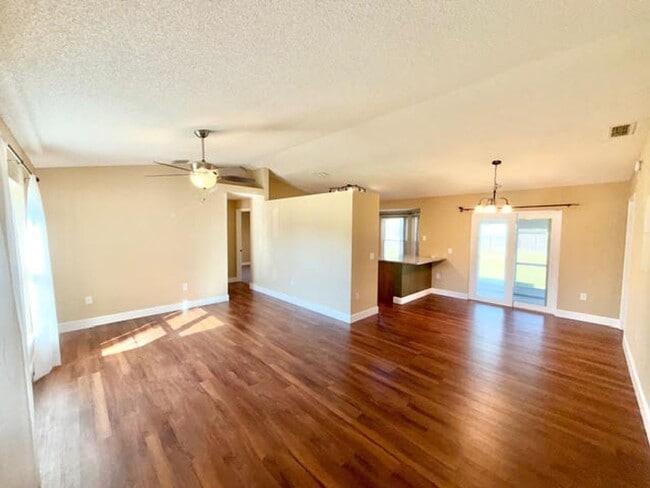 Building Photo - Deland - 3 Bedroom, 2 Bathroom - $1,995.00