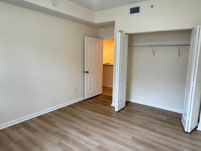 Building Photo - 9833 Baywinds Blvd