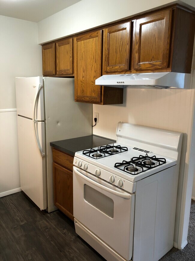 REFRIGERATOR, RANGE, DISHWASHER, GARBAGE DISPOSAL &amp; HOOD FAN - 30233 Utica Rd