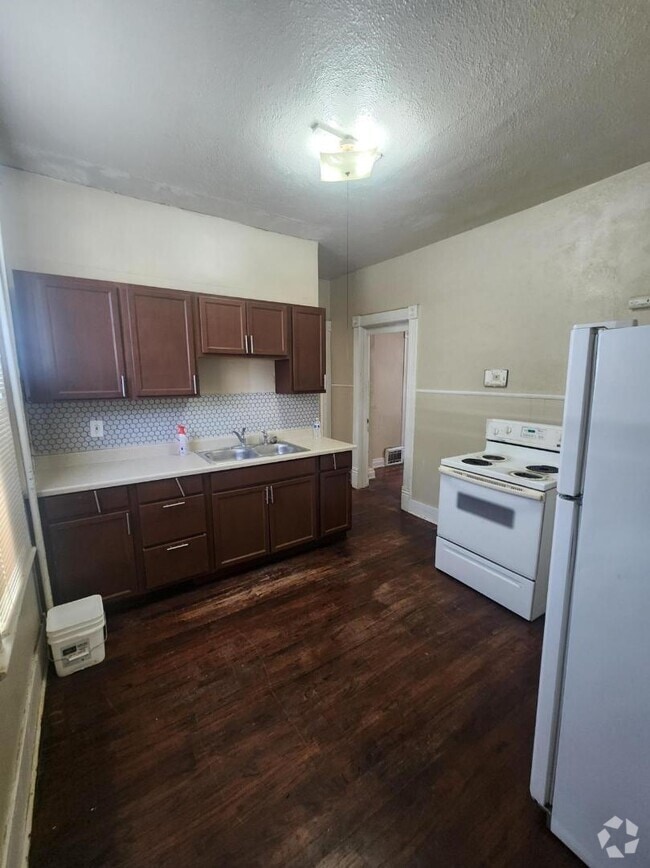 Building Photo - 2022 Castelar St