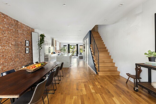 Foto del edificio - 367 Weirfield St