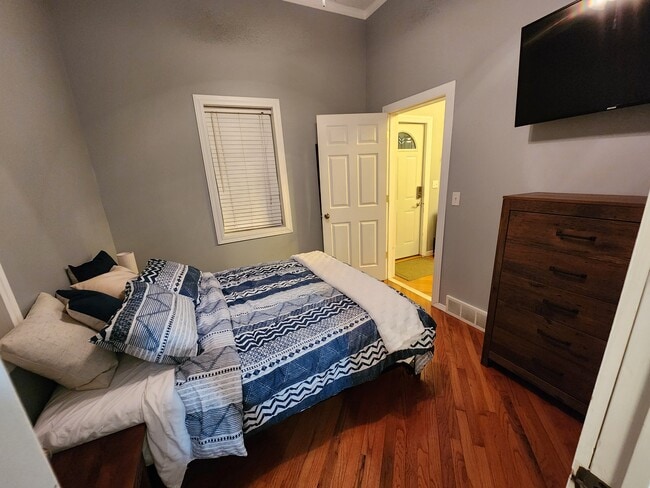 Building Photo - 307 W Scott St