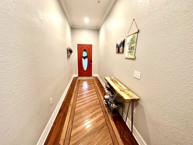 Building Photo - 3 Bed/ 2.5 Bath Pet Friendly Home!