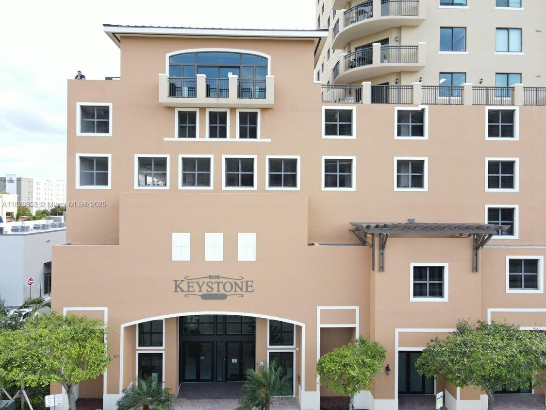 Foto principal - 4242 NW 2nd St