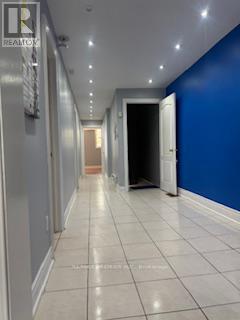 Photo du bâtiment - 938 Bloor St W
