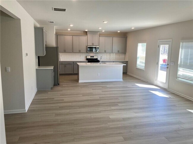 Foto del edificio - 6951 Winchester Pl