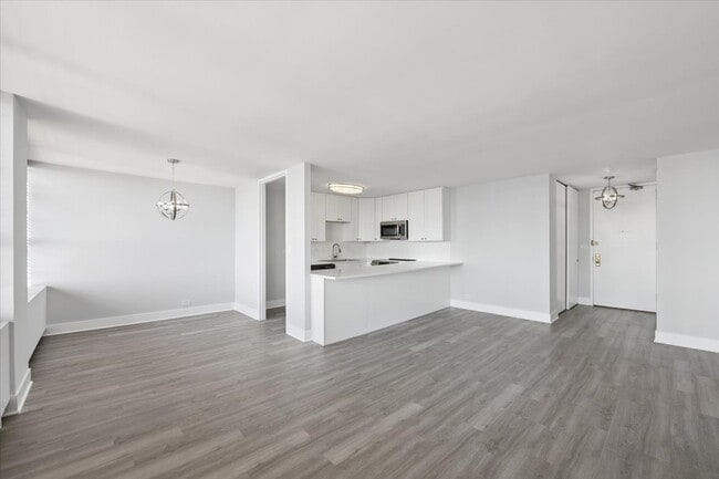 Foto del edificio - 655 W Irving Park Rd