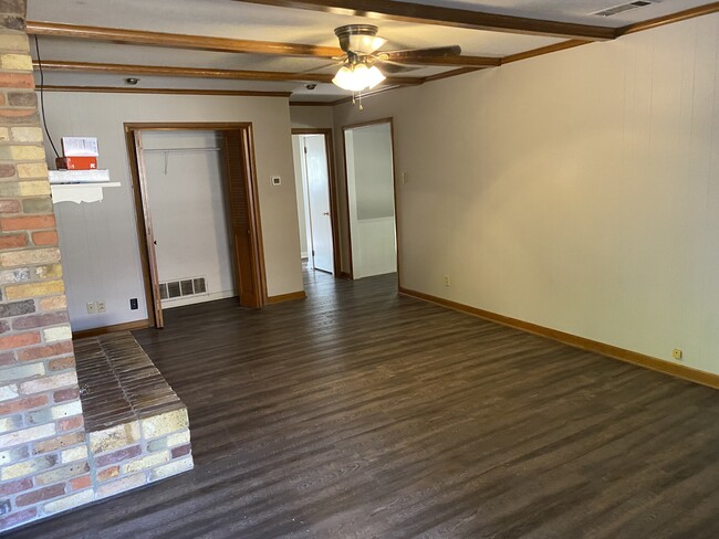 Building Photo - 1405 Blanton Pl