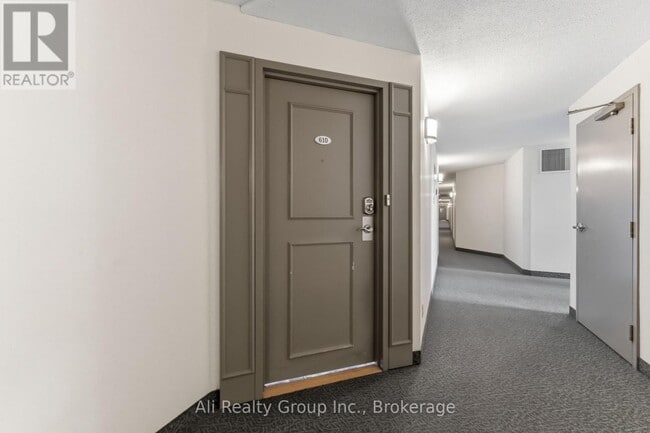 Building Photo - 1705 Playfair Dr