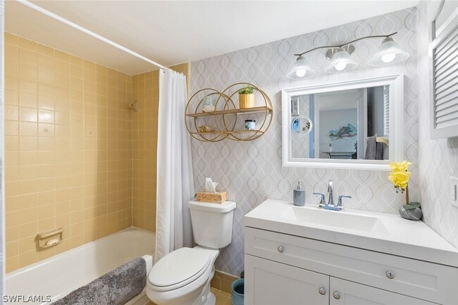 Foto del edificio - 240 Palm Dr