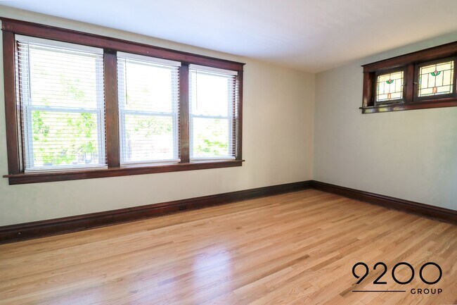 Building Photo - Newly Renovated 2Bed/1Bath in Charming Sou...