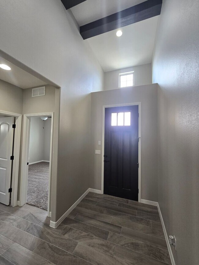 Foto del edificio - LUXURIOUS EASTSIDE HOME FOR RENT