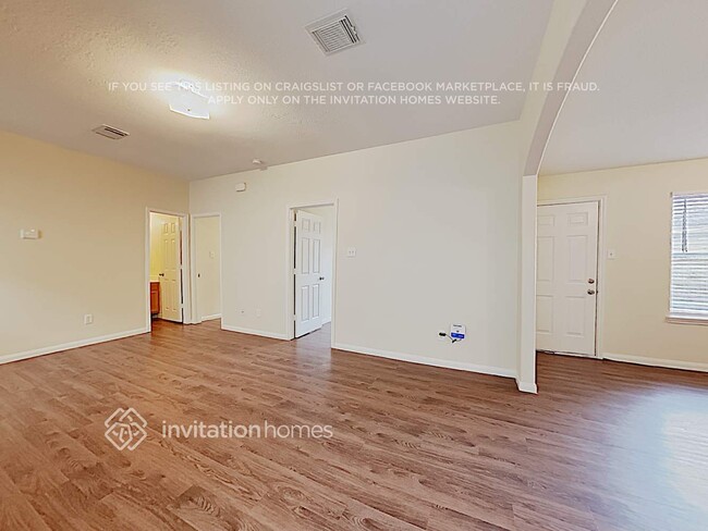 Building Photo - 6425 Mountain Pines Ln