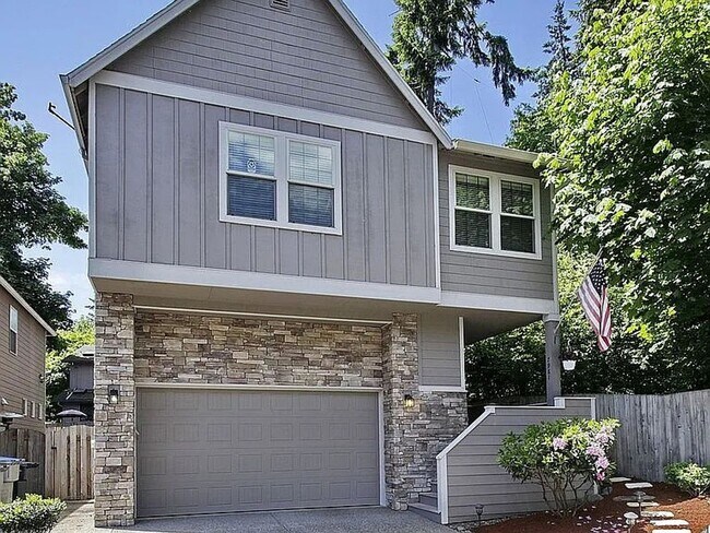Building Photo - 3 Bed, 2.5 Bath Tigard Home with Entertain...