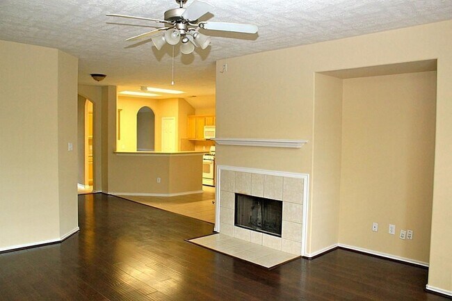 Foto del edificio - 6314 Bonnie Chase Ln