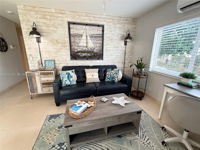 Foto del edificio - 1705 N Riverside Dr