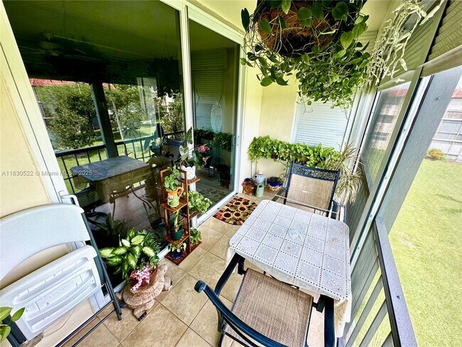 Foto del edificio - 9420 S Hollybrook Lake Dr