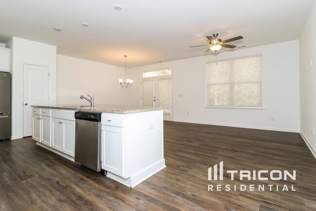 Foto del edificio - 2200 Rosemary Park Ln