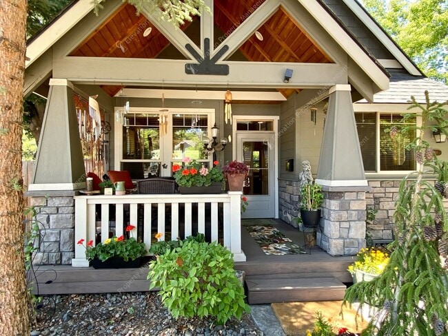 Building Photo - *Coming Soon* Charming Old Bend Rental | 3...