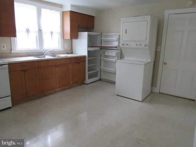 Building Photo - 111 N George St.