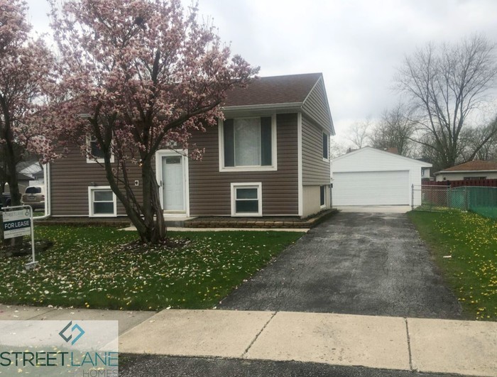 One Month Free Rent! House Rental in Glenwood, IL