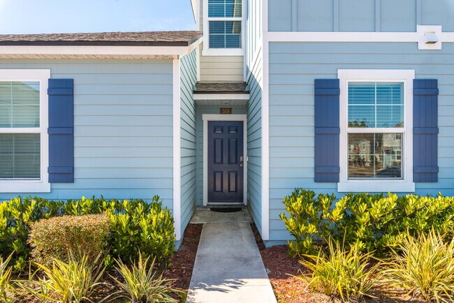 Foto del edificio - Oakleaf Plantation 3-Bedroom Townhouse in Towering Oaks – Spacious 1450 Sq Ft Living with 2 Full ...