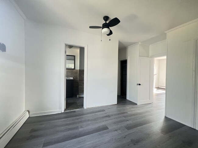 Building Photo - 13 E 17th St