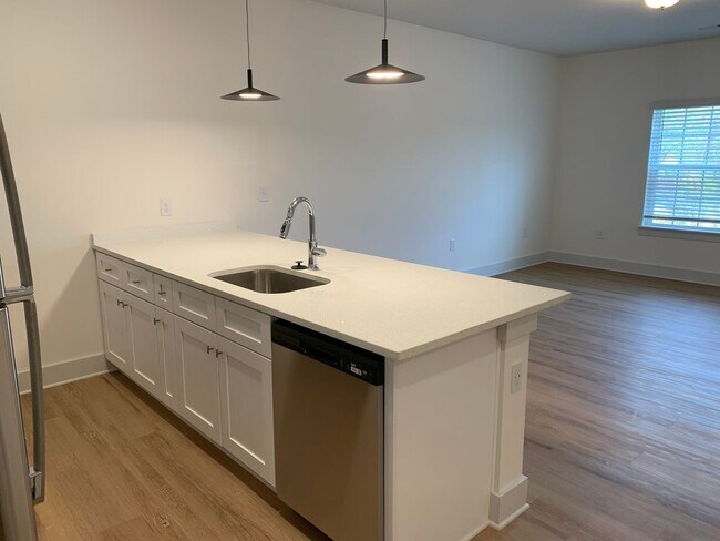 Building Photo - Beautiful Brand New Three Bedroom Apartment!
