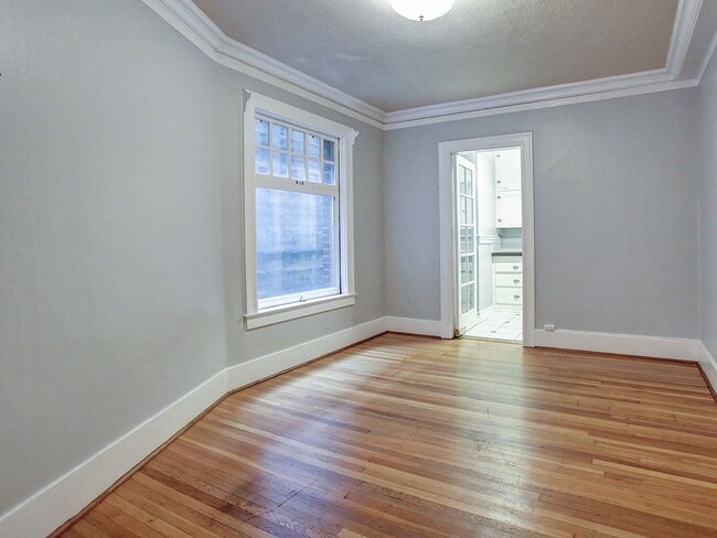 Building Photo - **1/2 OFF 1ST MONTH'S RENT PROMO**Beautifu...