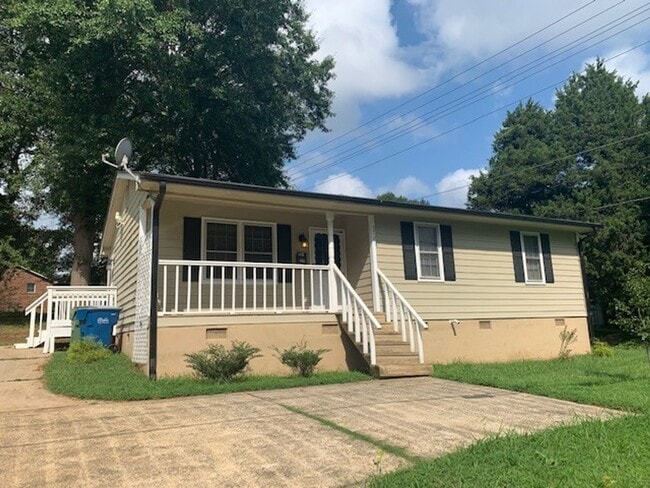 Foto del edificio - Darling Three Bedroom Home in Mount Holly NC!!