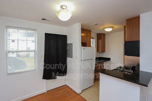 Building Photo - 2505 Kent Town Pl