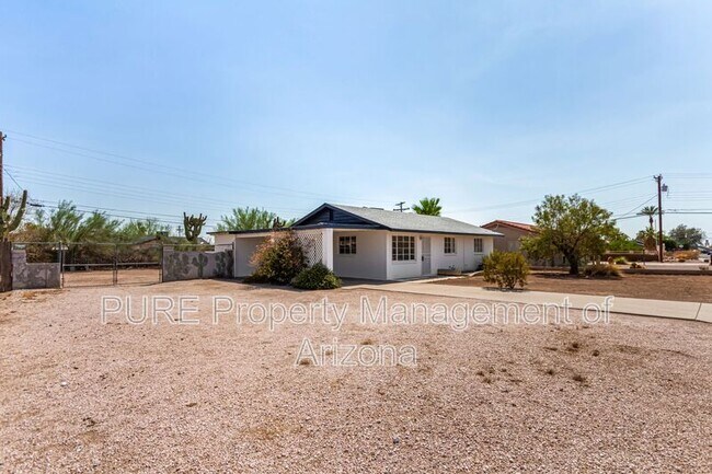Building Photo - 755 E Friar Ave