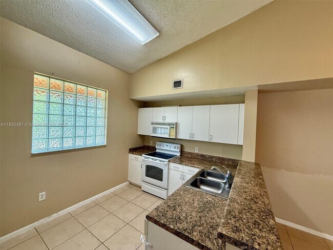 Foto del edificio - 6976 SW 39th St