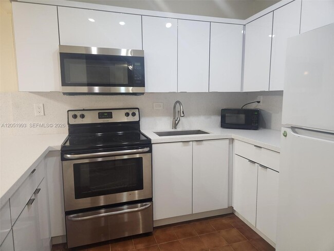Foto del edificio - 8990 SW 24th St