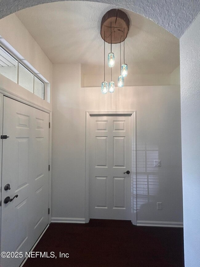 Foto del edificio - 1867 Lake Forest Ln
