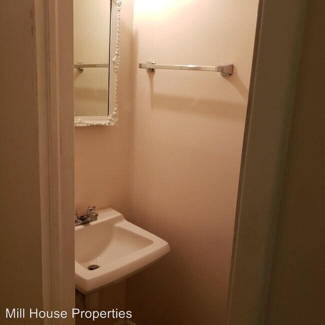 250 Pincushion Ln, Cullowhee, NC 28723 Room for Rent in Cullowhee, NC