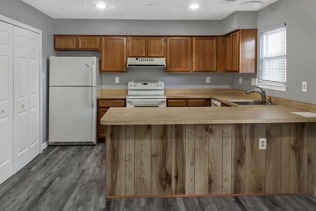 Building Photo - 6032 Red Wolf Pl