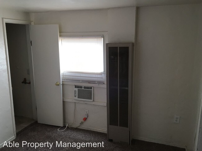 Building Photo - 429 Villa St