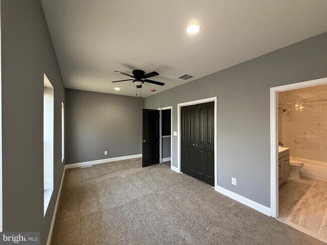 Foto del edificio - 3427 Dupont Ave