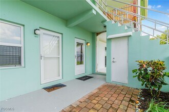 Building Photo - 3225 E Riverside Dr