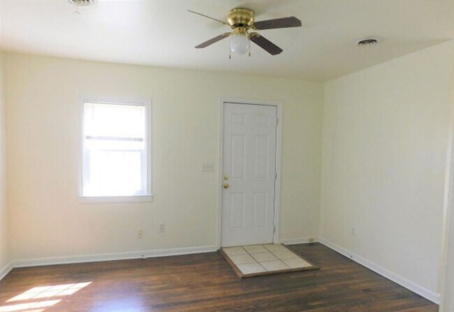 Foto del edificio - 1 bedroom/1 bathroom- Penniman Road