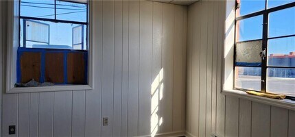 Building Photo - 15 S Main St