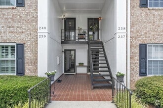 Building Photo - 925 Cleveland St