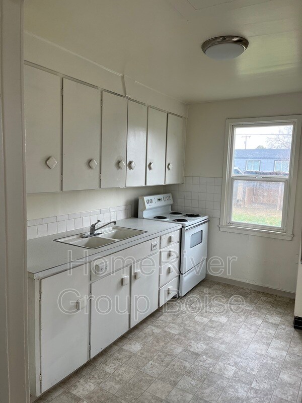 Primary Photo - 3837 Pershing Dr